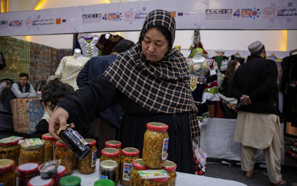 Wbrew początkowym obietnicom Talibów w Afganistanie prowadzono zakaz edukacji dziewczynek powyżej sz