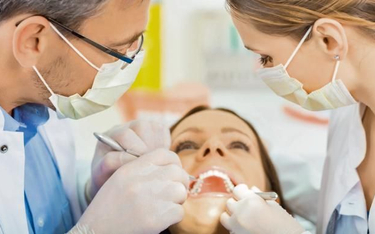 Dentysta zarabia, a pacjent oszczędza