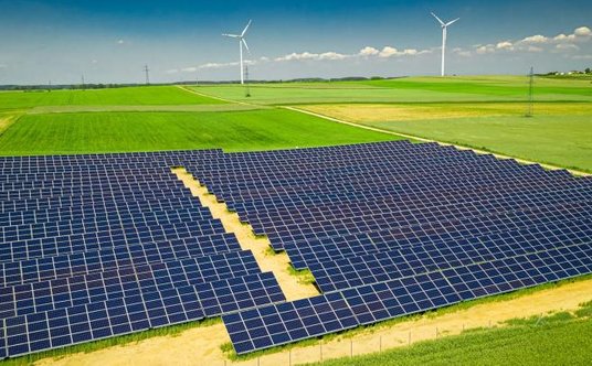 "W tum roku moc zainstalowana w panelach fotowoltaicznych przekroczy 1000 MW. Przedsiębiorcy przestr