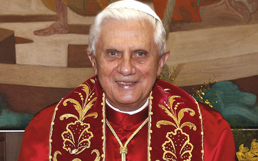 Benedykt XVI słabnie. "Pielgrzymuję do domu Ojca"