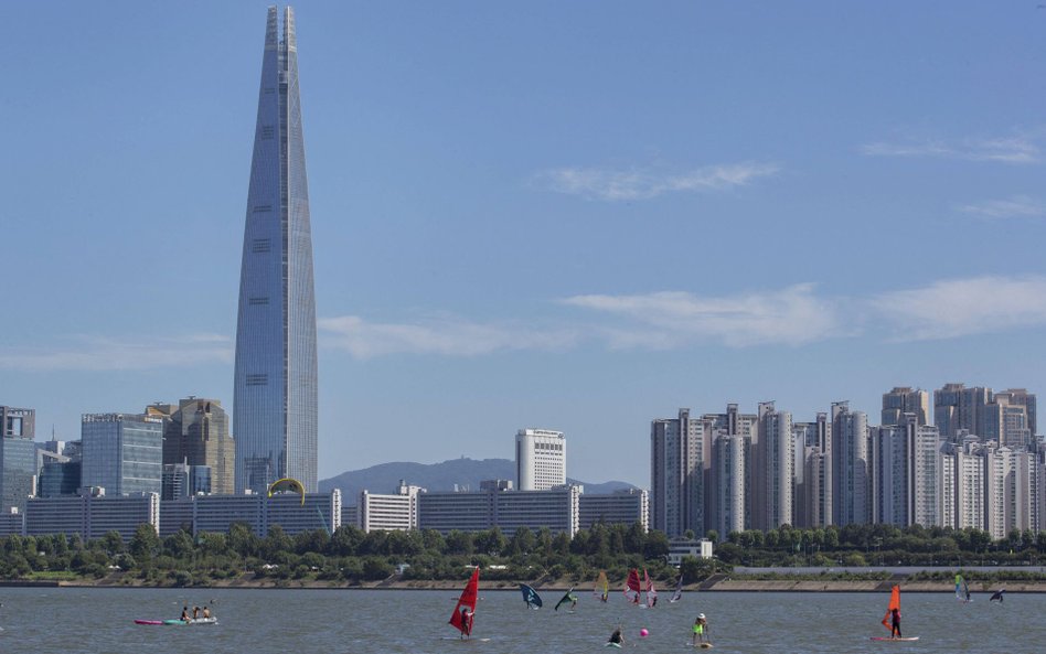 Lotte World Tower górujący nad Seulem