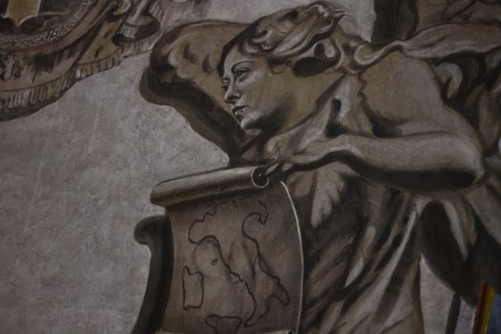 Po renowacji jeden z aniołów na fresku w bazylice św. Wawrzyńca w Rzymie przypominał twarz premier W