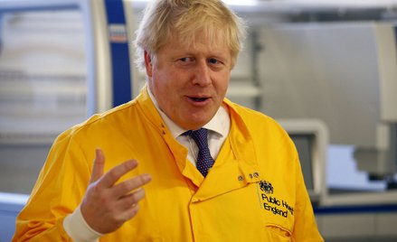Uścisk dłoni w czasach koronawirusa? Boris Jonhson mówi "tak"