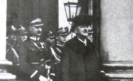 Prezydent Gabriel Narutowicz w otoczeniu polskich oficerów, 11 grudnia 1922 r.