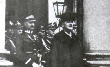 Prezydent Gabriel Narutowicz w otoczeniu polskich oficerów, 11 grudnia 1922 r.