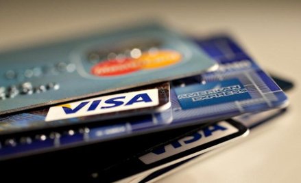 Amerykańscy milenialsi unikają kart kredytowych