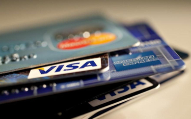Amerykańscy milenialsi unikają kart kredytowych