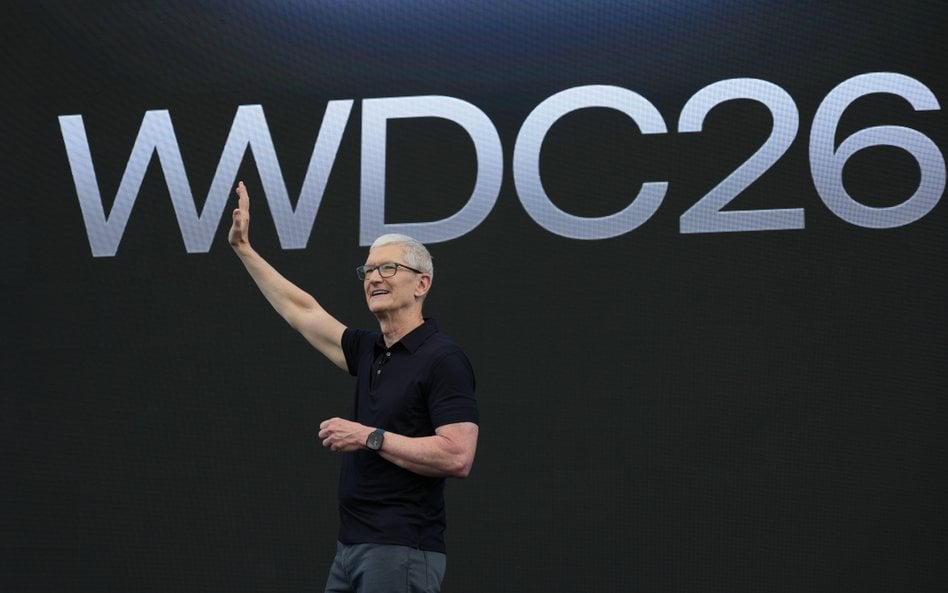 Szef Apple Tim Cook przejdzie we wrześniu na stanowisko przewodniczącego rady dyrektorów. Zastąpi go