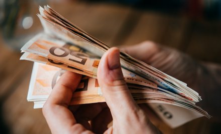 Euro i złoty słabsze od dolara