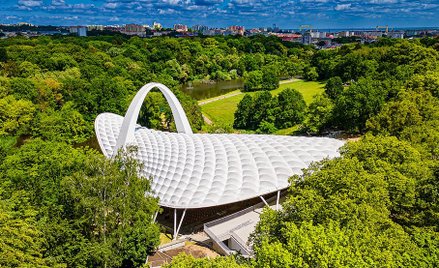 Budowę Teatru Letniego w Szczecinie zakończono w 1976 roku. Autorem projektu był szczeciński archite