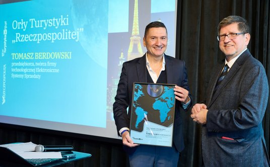 - Człowiek, który nie przestaje się uśmiechać - mówił o Tomaszu Berdowskim, wręczając mu nagrodę pro