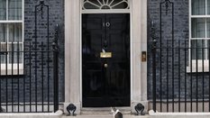 Downing Street 10, drzwi wejściowe do rezydencji szefa brytyjskiego rządu