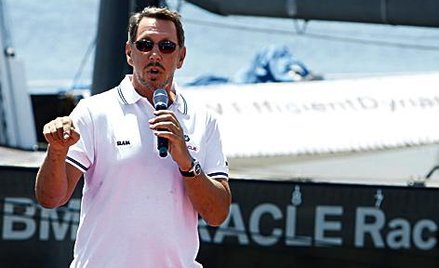 W ubiegłym roku Larry Ellison obok miliona dolarów pensji zainkasował ponad 10 mln dol. premii. Ma t