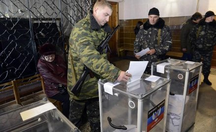 Rosja nie "uznała" wyborów w Donbasie, lecz je "szanuje"