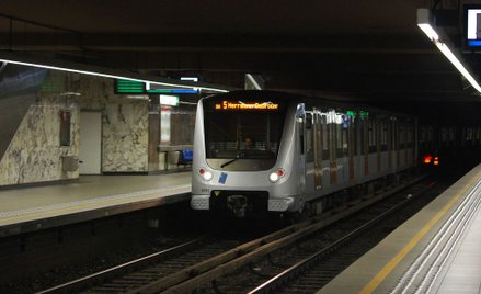 Bruksela: Urzędnicy przegrali zakład, hymn kadry Francji w metrze