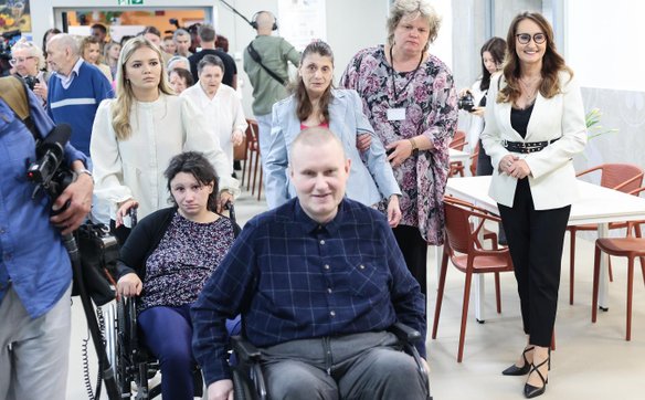 Nad pacjentami czuwa wykwalifikowany personel opiekuńczy