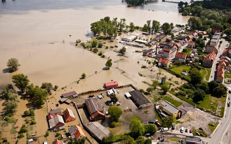 Powódź: miliardy pod wodą