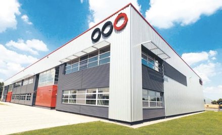 SEGRO to jeden z największych REIT–ów. Spółka inwestuje w nieruchomości logistyczno-przemysłowe. Pok