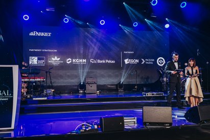 Prowadzący galę: Andrzej Stec, redaktor naczelny "Parkietu" i Anna Wojda, szefowa działu prawnego "R