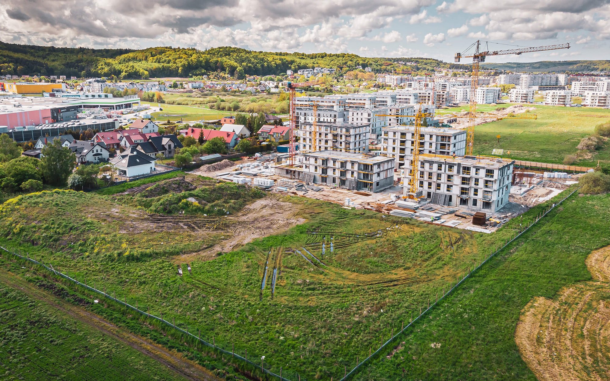 Deweloperzy na huśtawce. We wrześniu znów więcej mieszkań w budowie