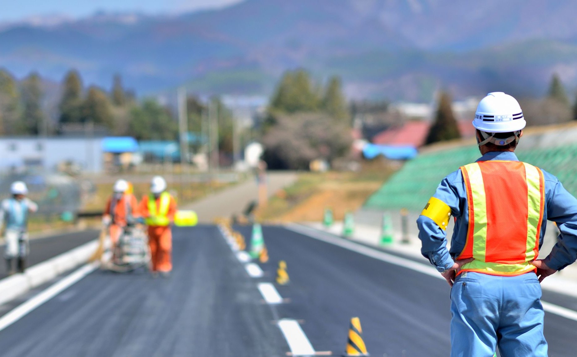 Brak możliwości zbycia gruntu nie wyłącza spod opłaty adiacenckiej