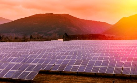 Tesla przjemuje SolarCity