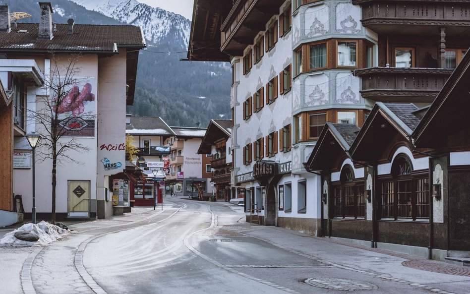 Koronawirus. Austria łagodzi obostrzenia. Do sklepu w masce FFP2 lub N95