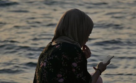 Coraz więcej Brytyjek zmuszanych do poligamicznych związków