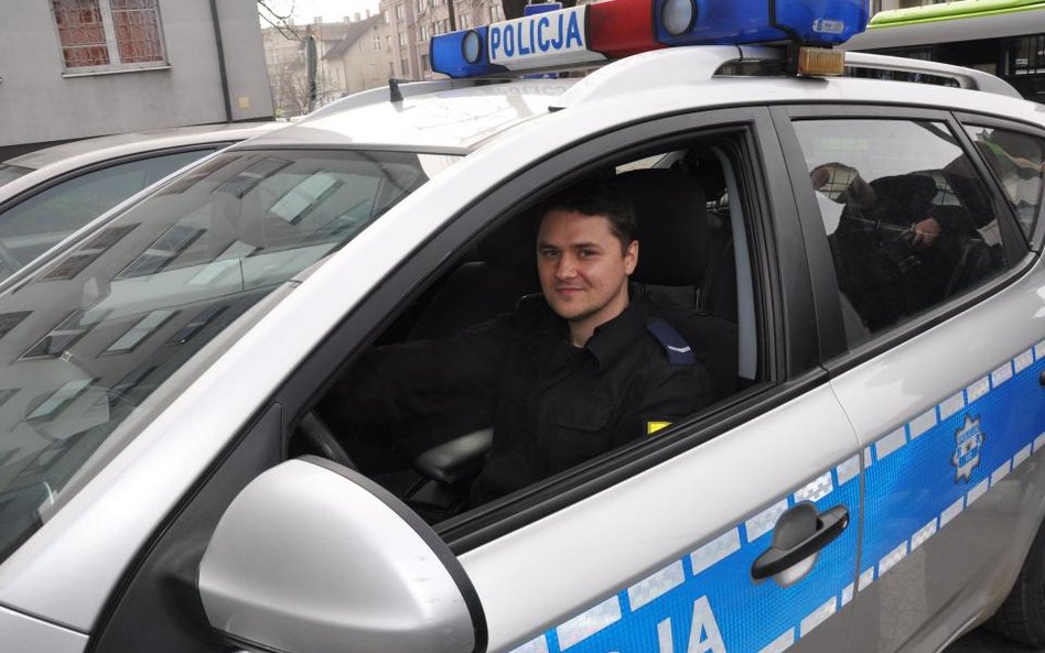 Boso poszła za ojcem