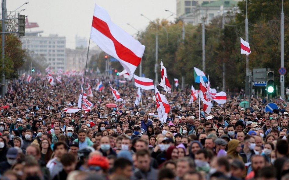 Białoruś: Rząd pozbawia statusu czołowy serwis informacyjny