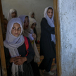 Afganistan: Niektóre dziewczynki wróciły do szkół. Pozostałe czekają