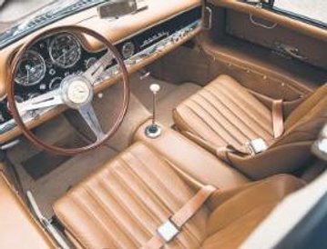 Poddawane renowacji, wychuchane i wypieszczone, kosztują dziś miliony złotych.