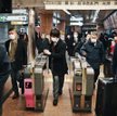 Obawy przed epidemią koronawirusa dają o sobie znać także w takich metropoliach jak Tokio.