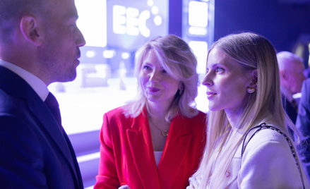 Aleksandra Gajewska (po prawej), która wzięła udział w panelu „Demografia i rozwój” na trwającej w K