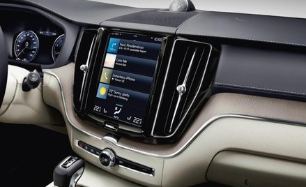 Volvo jako jedna z pierwszych marek wykorzystała duży dotykowy ekran do sterowania wszystkim funkcja