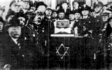 Baruch Steinberg, naczelny rabin Wojska Polskiego (w środku), zginął w Katyniu, jak wielu innych ofi