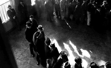 Niepewne czasy: rejestracja bezrobotnych w San Francisco w roku 1938, jeden ze słynnych fotogramów D