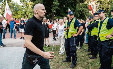 Gdzie narodowcy, tam Jacek Międlar. Na zdjęciu były kapłan podczas rozwiązanego przez władze Wrocław