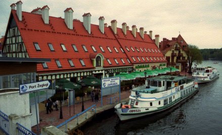 Koronawirus w Polsce. Burmistrz Mikołajek: Nikomu nie zakażę działalności