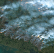 Zdjęcie satelitarne pokazujące pożary zbliżające się do Yellowknife