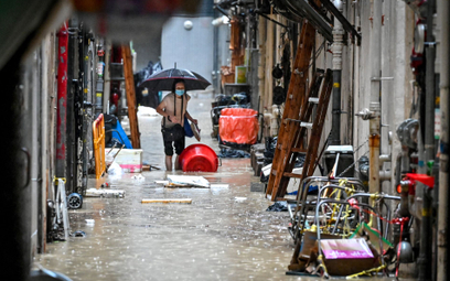 Zalane wodą ulice Hongkongu
