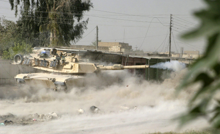 Jeden czołg M1A1 Abrams kosztuje ok. 10 mln dolarów.