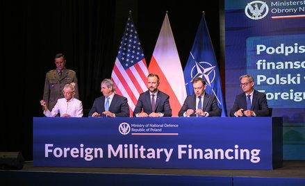 Podsekretarz stanu USA ds. kontroli zbrojeń i bezpieczeństwa międzynarodowego Thomas DiNanno (2L), w