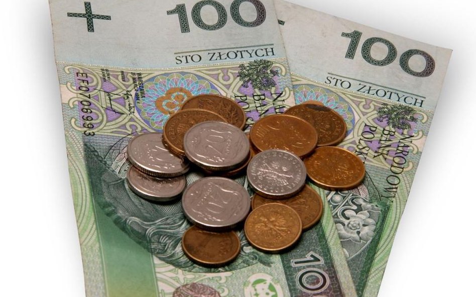Spóźnienie w wypłacie wynagrodzeń a koszty w miesiącu