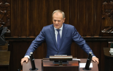 Premier Donald Tusk przemawia na sali obrad Sejmu