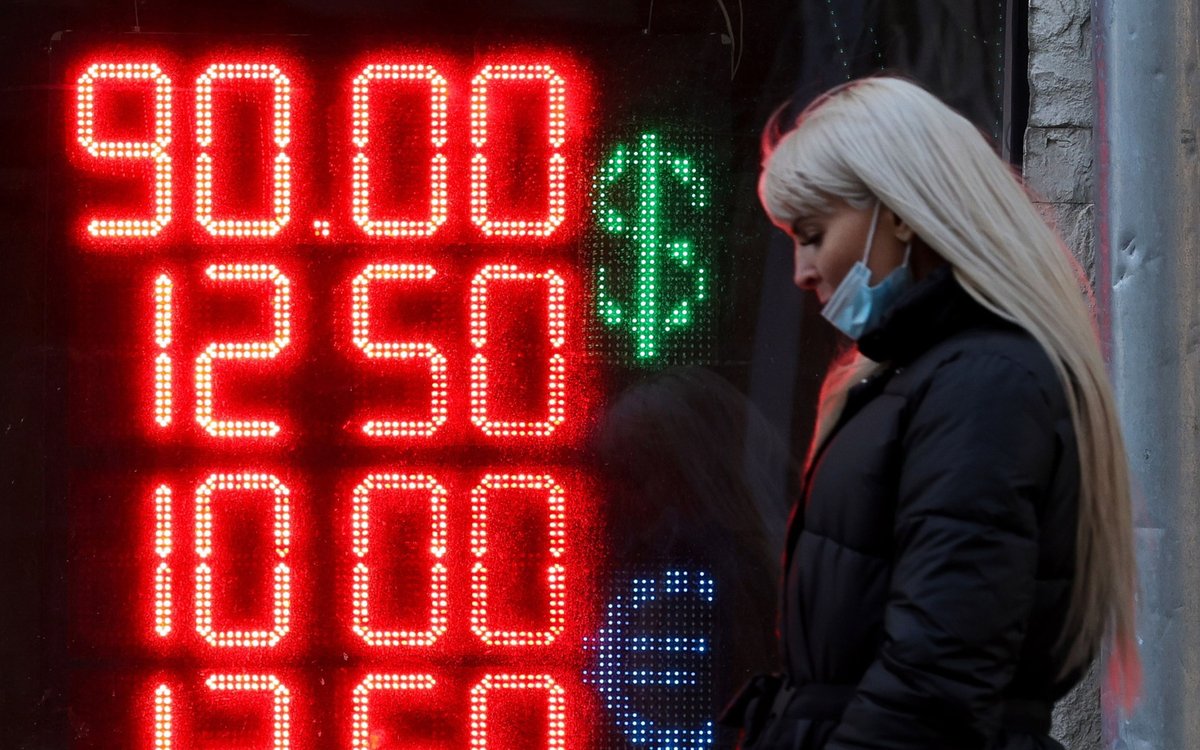 Rubel słabnie wobec euro i dolara - rp.pl