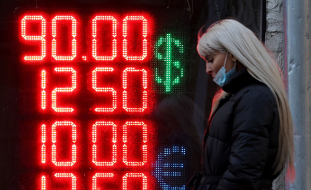 Rubel szybko słabnie. To wielka zagadka