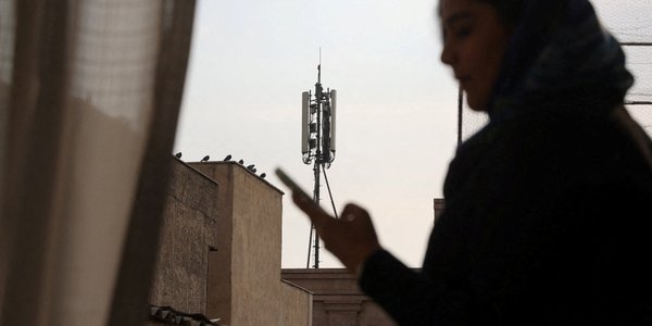 „WSJ”: Amerykanie potajemnie dostarczyli do Iranu tysiące terminali Starlink