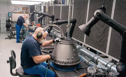 Zakłady Doliny Lotniczej odbudowują produkcję po pandemii. Na sztandarach klastra jest dziś lotnictw