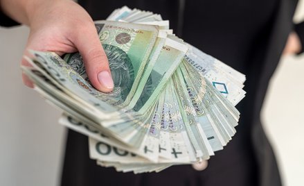 Złoty prawdopodobnie zareaguje na wyniki niedzielnej drugiej tury wyborów prezydenckich w Polsce. Py